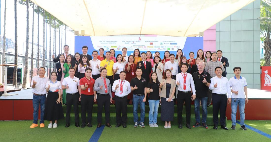 NGÀY HỘI VIỆC LÀM DNTU 2026: CẦU NỐI VỮNG CHẮC GIỮA DOANH NGHIỆP VÀ SINH VIÊN
